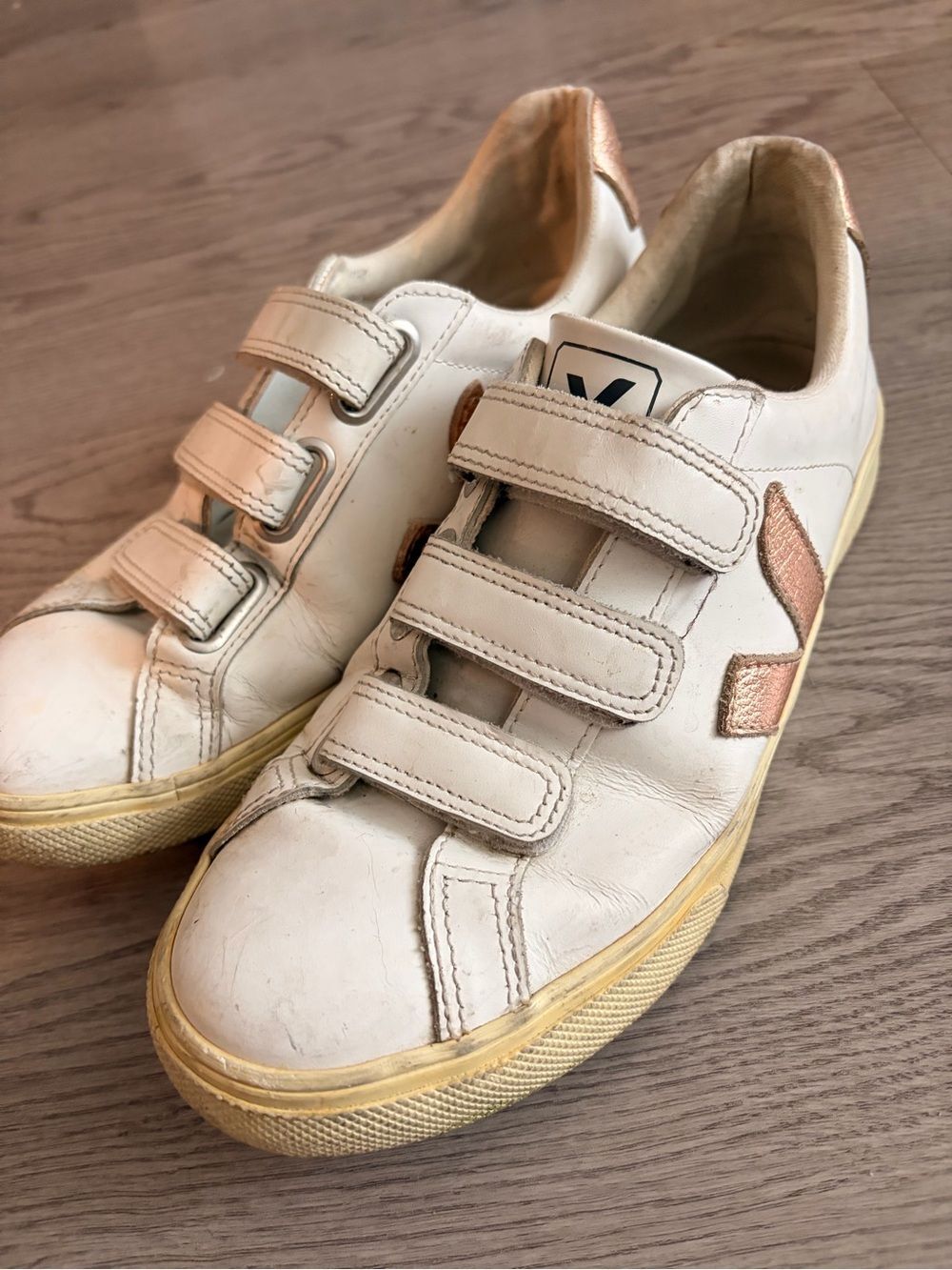Veja Recife Rose Gold & White leather sneakers - size 7